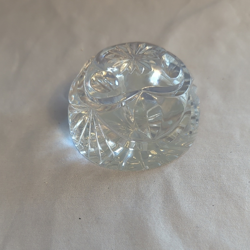 Paperweight Crystal Dome Shape Flower/Star Design Inside